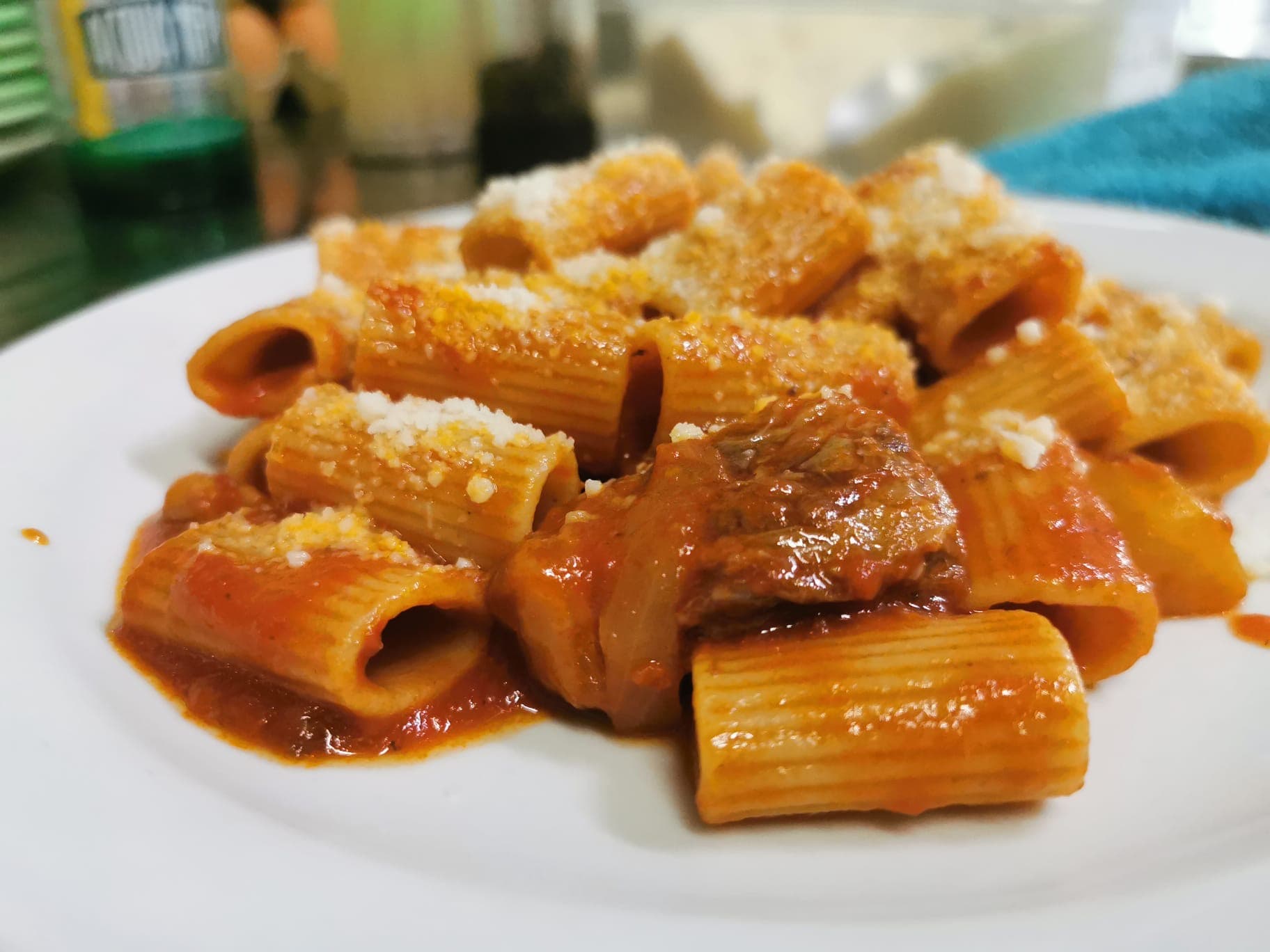Mezze maniche integrali con sugo di coda alla vaccinara