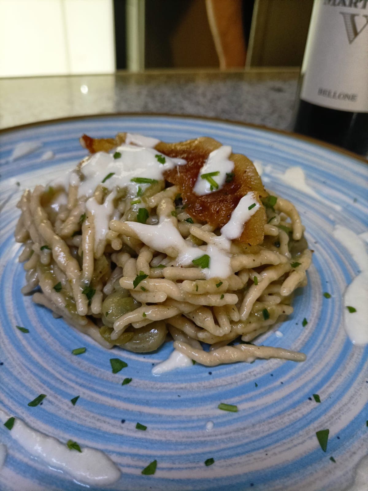 Trofie integrali alla vignarola con crema di pecorino