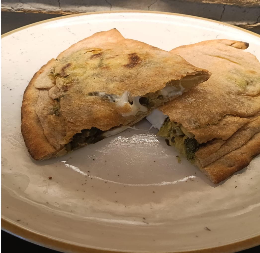 Calzone integrale ripieno di vignarola