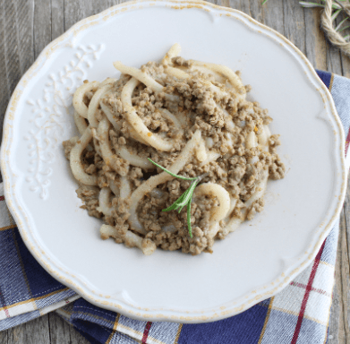 Pici integrali freschi con ragù di carni bianche e verdure