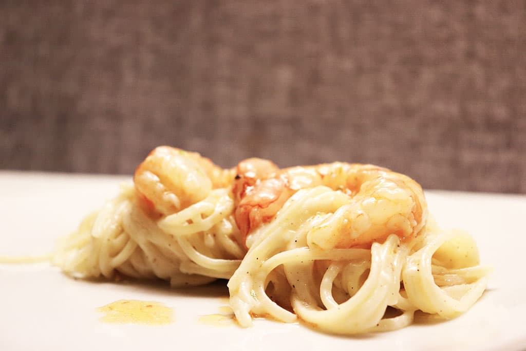 cacio e pepe lime e tartare di gamberi al mojito